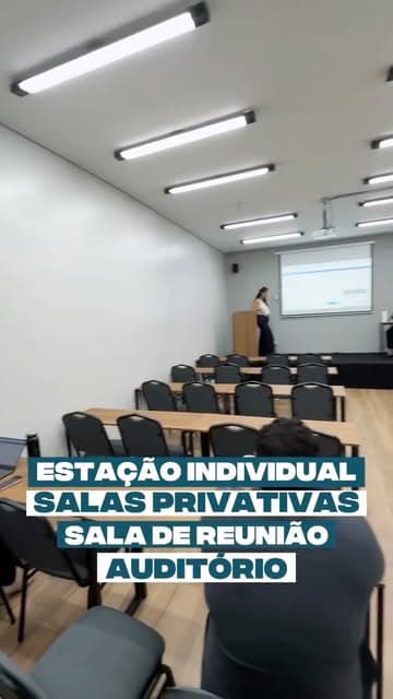 Bancadas e espaços do VER-O-HUB Coworking